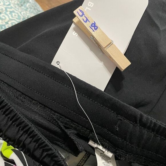 Women’s Fabletics Carrie shorts size M - Picture 5 of 5